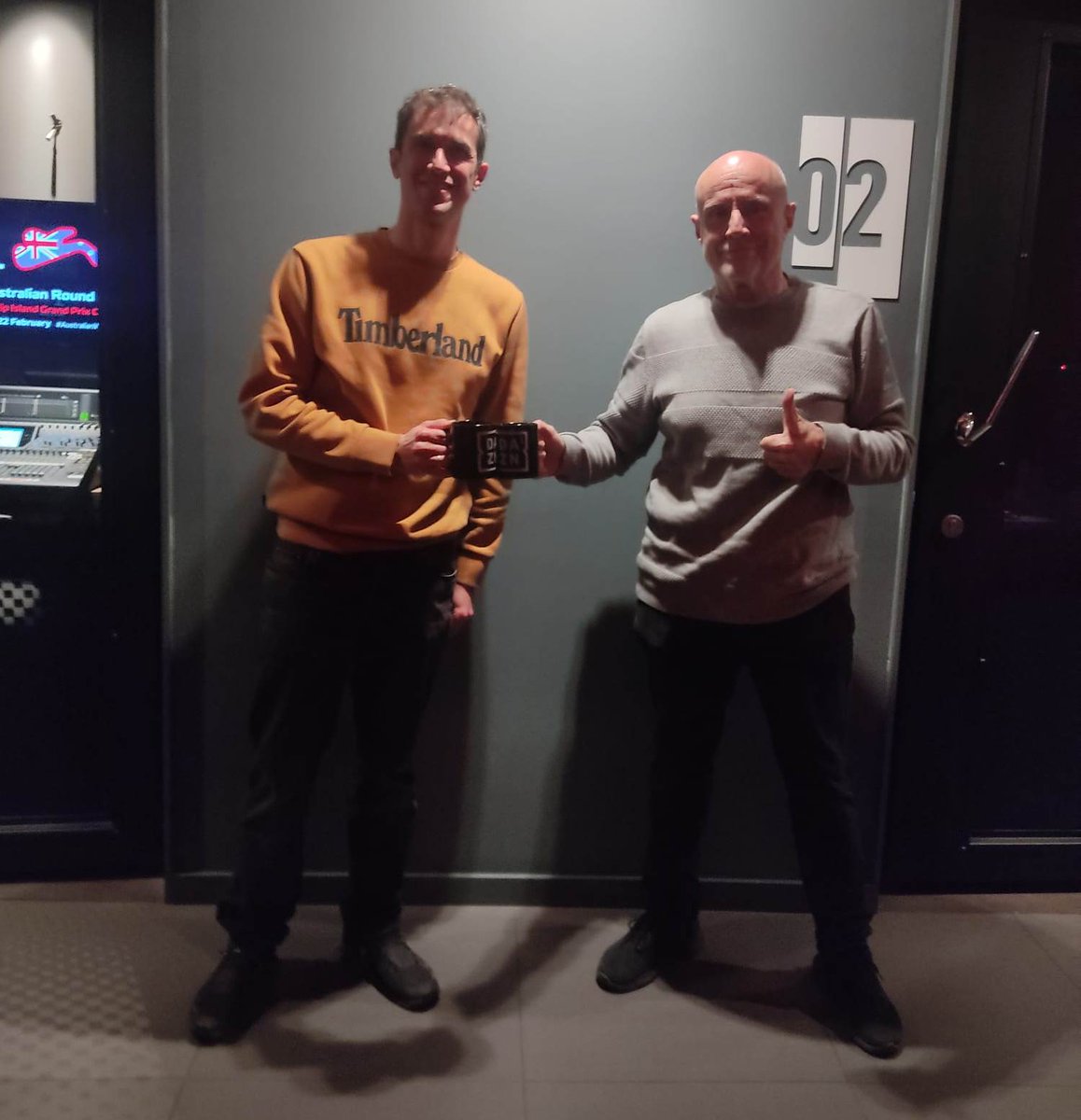 La cosa sol anar sempre del mateix: mirar de fer el que t’agrada i amb la teva gent.
Exemple? Explicar <a href="/WorldSBK/">WorldSBK</a>  a <a href="/DAZN_ES/">DAZN España</a>  amb <a href="/baldolini25/">Alex Baldolini</a>