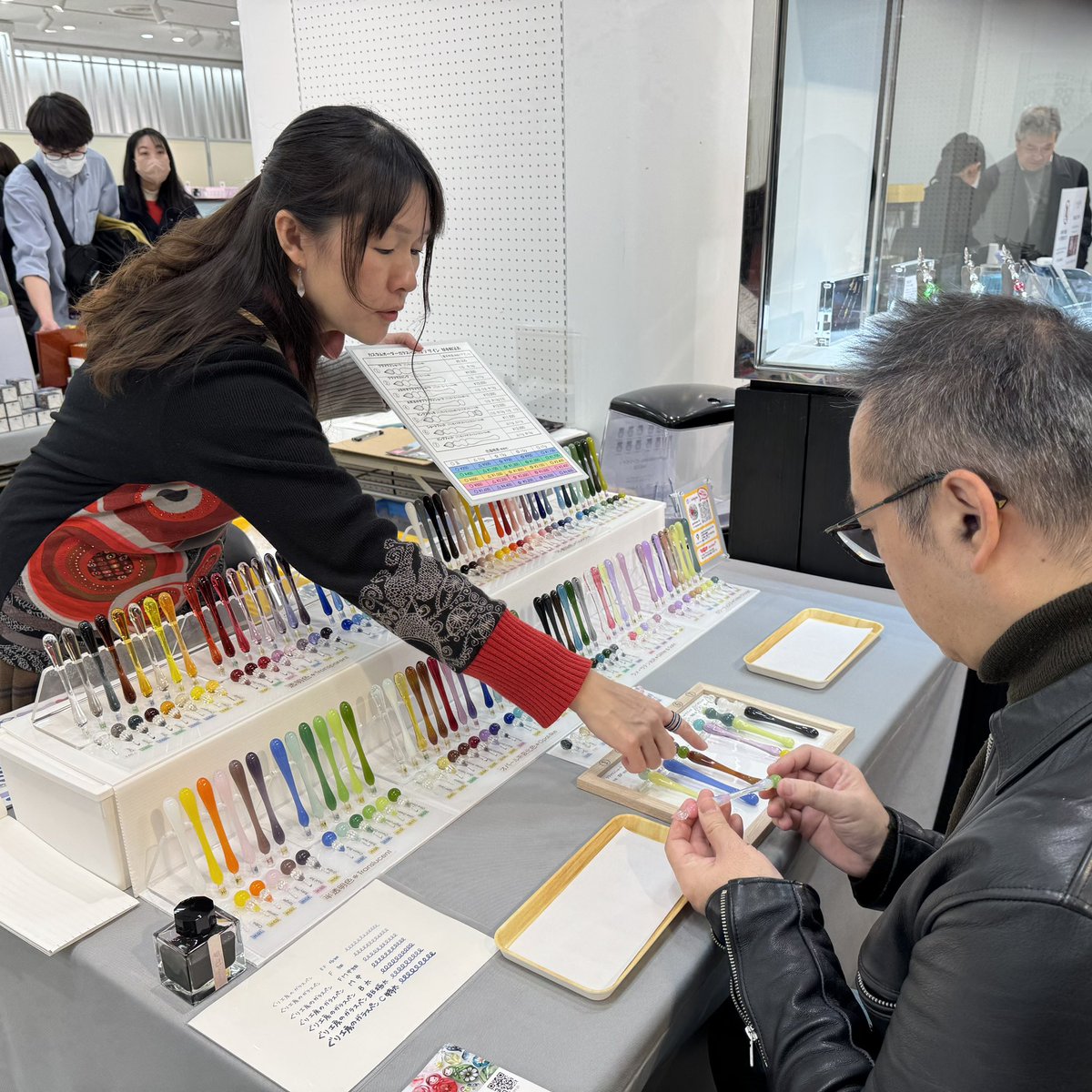 kentakeda_works's tweet photo. ぐり工房さんのオーダーカスタムを受けました！形は決まったけど、色で悩む。これから少しずつ同じ形で色違いを作っていきたいなぁと思いました！
#ガラスペンステーション
#ガラスペン
#ぐり工房
#三越文具祭り https://t.co/eFjf92yfD1