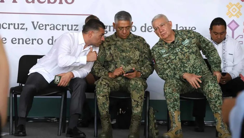 fercho_enc's tweet photo. Así que... En tiempos donde cada institución cuida su parcela mediática, el hecho deja una lección: en seguridad nacional no basta con ganar en campo; también hay que coordinar el relato. Y si este se adelanta al parte oficial, el resultado termina siendo un inesperado doble KO. https://t.co/npKm5qUKqp