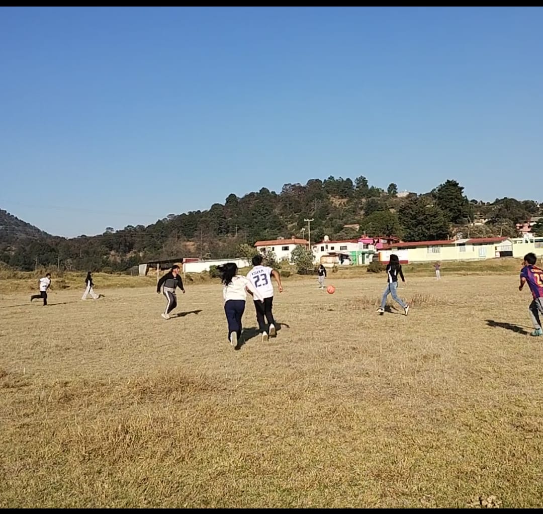 TBC_124's tweet photo. Participando en la Jornada Nacional de Tequios, fomentando el deporte en espacios de la comunidad de San Miguel Yuxtepec, Jiquipilco. #JóvenesTransformando. https://t.co/F39oYLmxax