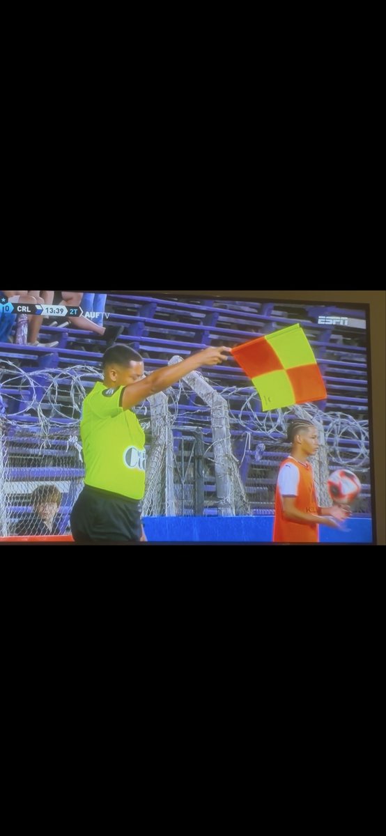 nitocomas's tweet photo. @DefensorSp Imagen deplorable de los alambrados de tribuna visitante en el Franzini. https://t.co/902auPKgWF