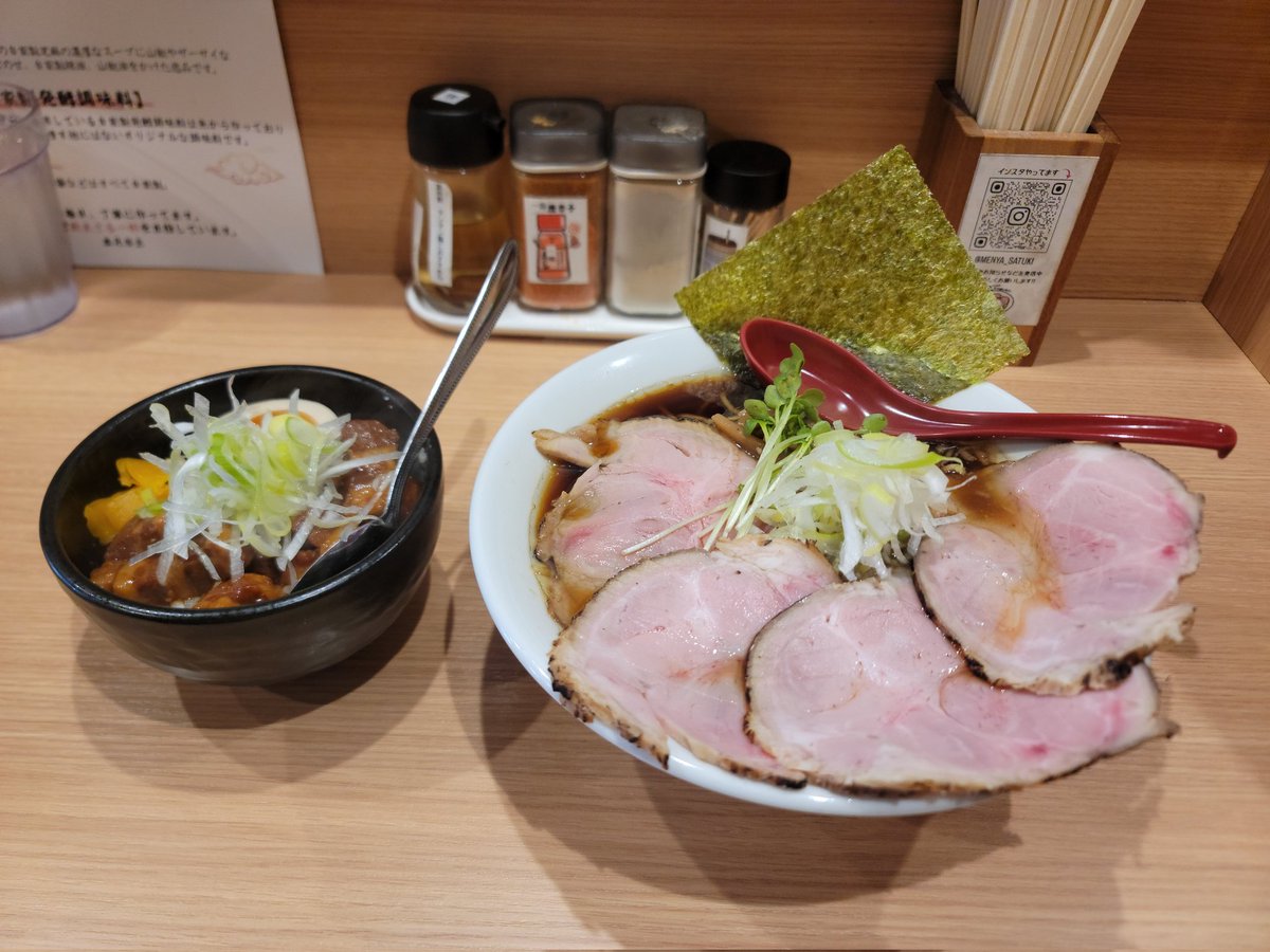 303Ken44321's tweet photo. 麺屋 皐月(さつき)

中華そば(大盛)＋チャーシュー＋ルーロー飯(ハーフ)

澄み切った清湯スープのラーメンが美味しい🍜

#ラーメン
#札幌 https://t.co/yl7VViS05o