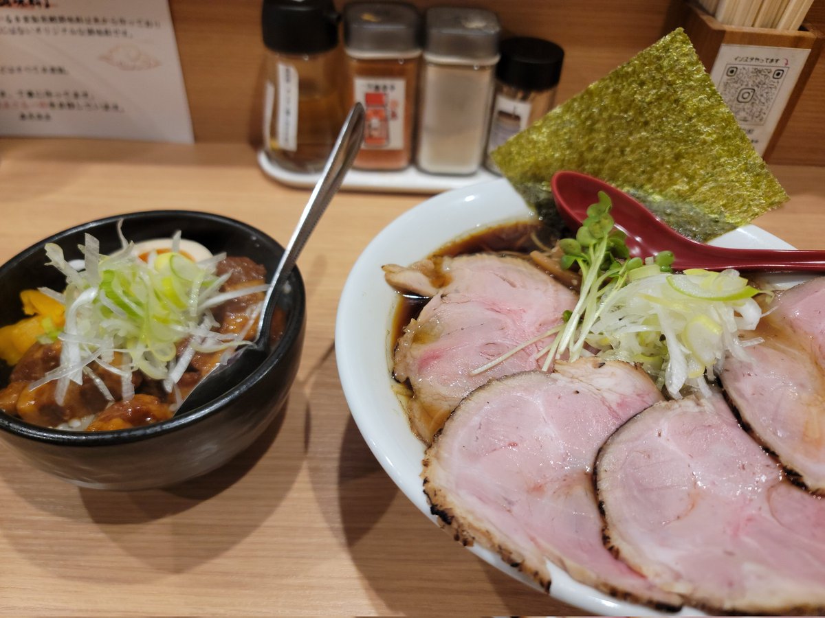 303Ken44321's tweet photo. 麺屋 皐月(さつき)

中華そば(大盛)＋チャーシュー＋ルーロー飯(ハーフ)

澄み切った清湯スープのラーメンが美味しい🍜

#ラーメン
#札幌 https://t.co/yl7VViS05o