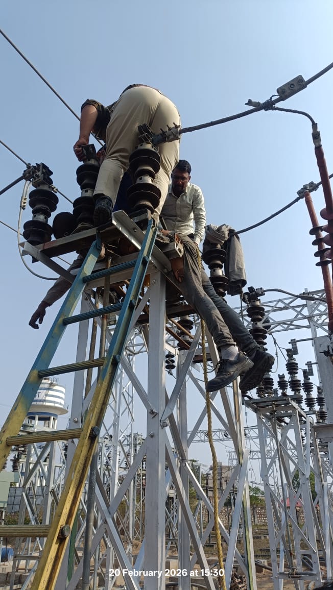 kaluramgargbms's tweet photo. प्रदेश में संविदा कर्मचारियों की प्रतिमाह दुर्घटना में हो रही मृत्यु पर मंत्री जी ने चुप्पी नहीं तोडी तो जुन मे ठेका कर्मचारी हड़ताल पर जाएंगे। 
अब किसी के घर का चिराग नही बुझने देंगे।
राजस्थान विद्युत ठेका कर्मचारी महासंघ 
@hlnagar
@BhajanlalBjp @BMSkendra https://t.co/Xkcb0ZnD0s