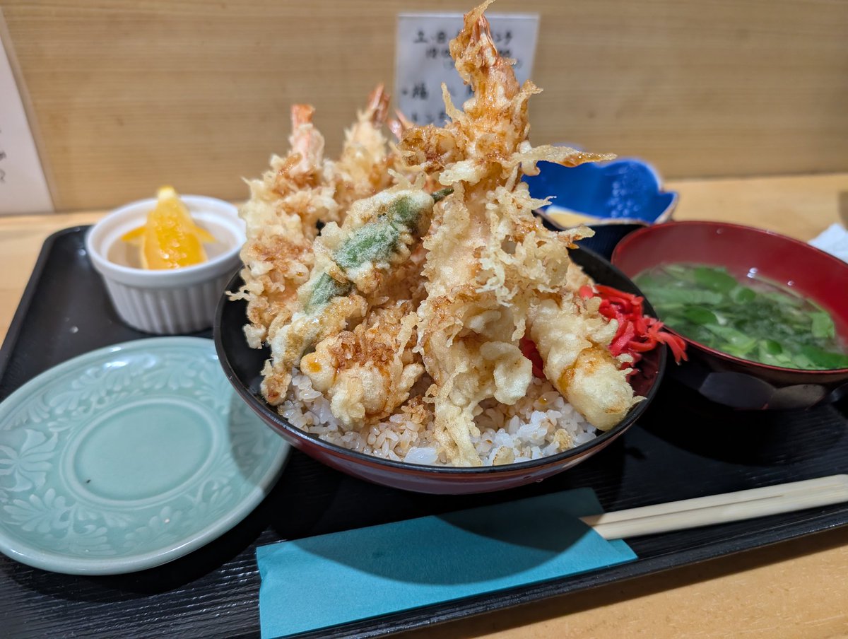 ジムを台無しにしていくスタイル。海老天7本で1200円はお得すぎるやろ