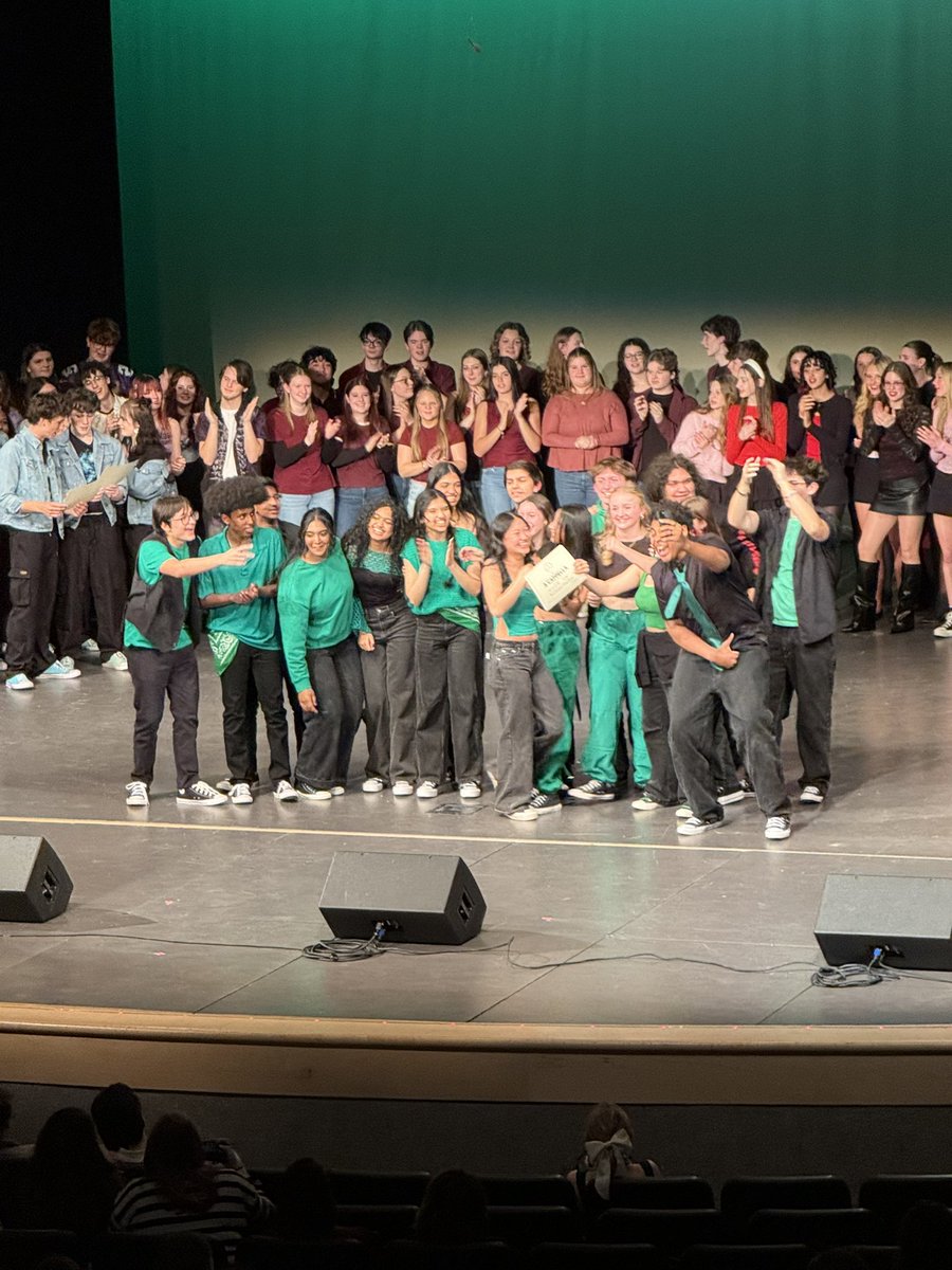 Novi High School Choir tweet media