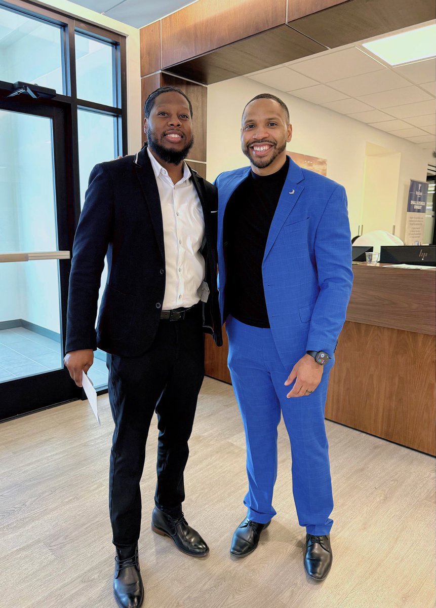 vadorbeatz's tweet photo. Financial Freedom Friday at Vista Bank was incredible. Connected with so many driven professionals, listened to a powerful conversation with Senator Royce West, and celebrated the SVP’s well‑earned promotion. Breakfast by The Breakfast Brothers was the perfect finish. Grateful! https://t.co/T4sW7xGQ4R