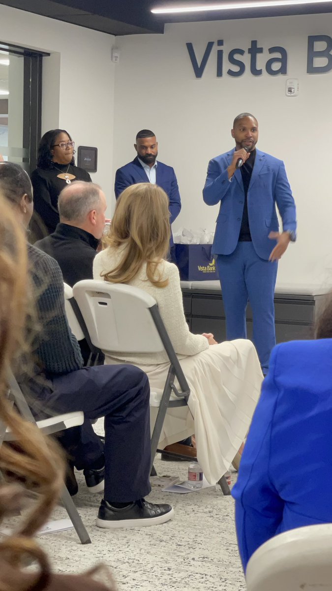 vadorbeatz's tweet photo. Financial Freedom Friday at Vista Bank was incredible. Connected with so many driven professionals, listened to a powerful conversation with Senator Royce West, and celebrated the SVP’s well‑earned promotion. Breakfast by The Breakfast Brothers was the perfect finish. Grateful! https://t.co/T4sW7xGQ4R
