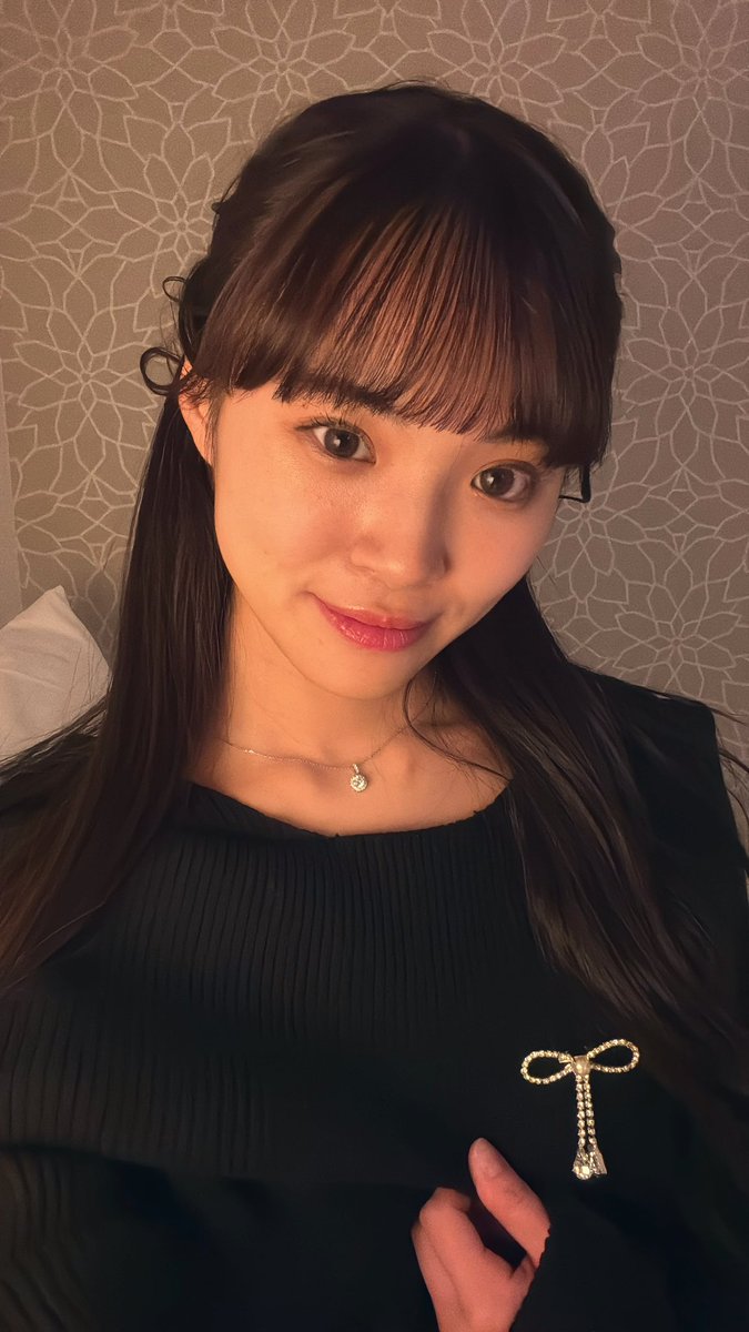 miura_reika's tweet photo. 鎌倉食べ歩きしたよー！💕
甘いものたくさん食べて幸せ🥰

つけているネックレスとリングは
ラボグロウンダイヤモンド💎✨

アクセサリーをあんまりつけない私でも
寝る瞬間までずっと付けていられるくらい自然なつけ心地🤍

お仕事や普段のコーデにも合わせやすいのが嬉しい✨
環境にもやさしくて、天然ダイヤと同じ成分！
天然ダイヤよりも価格が抑えられているからプレゼントにもオススメだよ🎁✨️

#ラボグロウンダイヤモンド
#dialy
#鎌倉
#食べ歩き