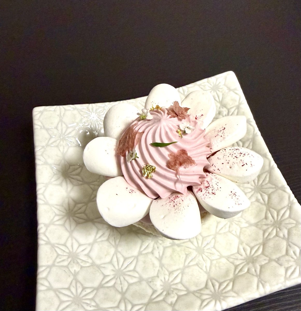 chouchoumiy's tweet photo. Dining33 Pâtisserie à la maison
パヴロヴァ
桜のクリームがあまり得意ではないのですがこれは自然な味で凄く美味しかった😳🫶🏻
#Dining33
#麻布台ヒルズ https://t.co/7JoSlZW5hO