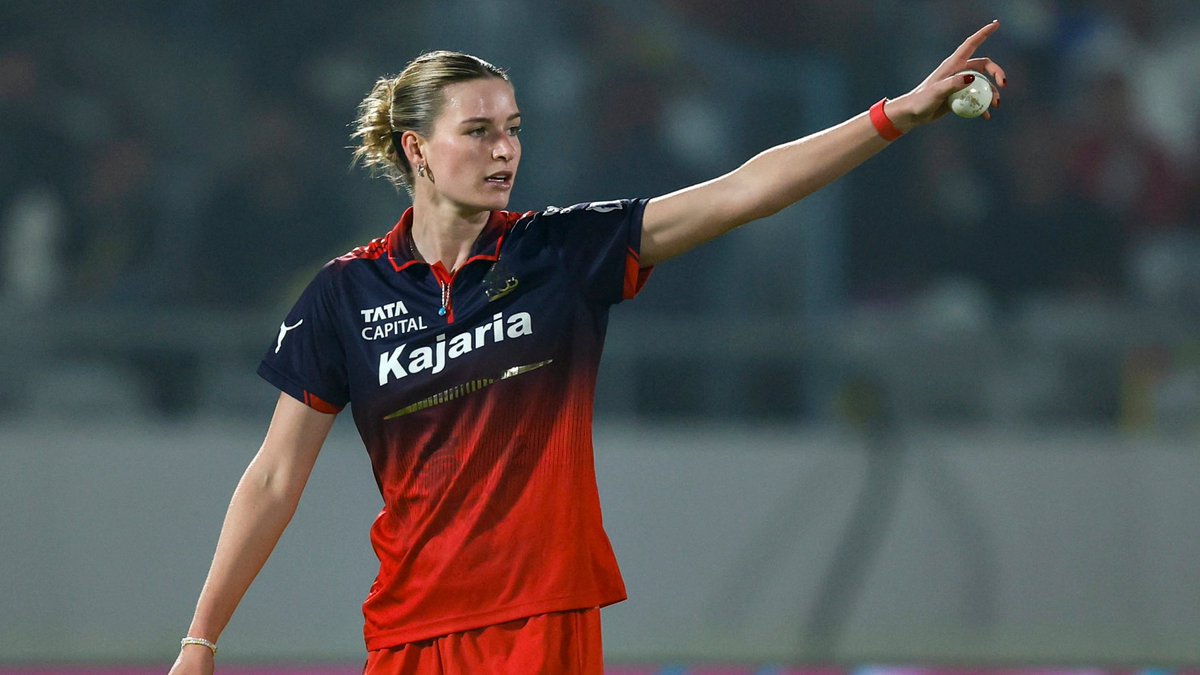 ImTanujSingh's tweet photo. LAUREN BELL ON RCB FANS &amp; HER INSTAGRAM:

- "When I first got out there India to play for RCB, I got to 1 Million followers in one week, I was like 'A Million people, how are a Million people following me on Instagram?. But that's crazy, RCB has such passionate fans". (Wisden). https://t.co/ILNXfUVu88