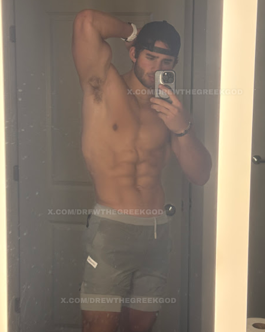 DrewTheGreekGod's tweet image. Pump check. Run it. Let's go. #Fitness #MensPhysique #Flex #Discipline