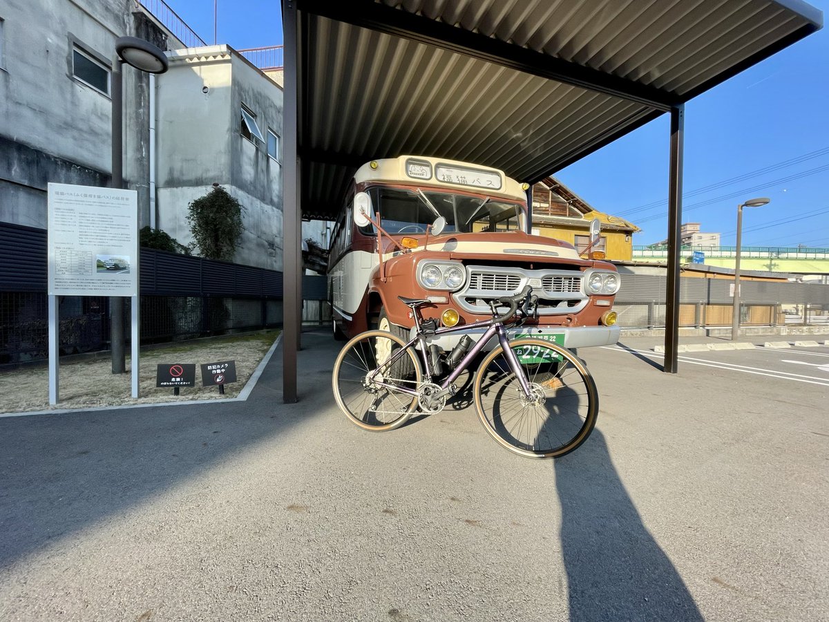 tomatti0806's tweet photo. 今週もゆるゆるゆるポタ🚵‍♀️
ねこバス🐈
藤井聡太くん地元のノスタルジーな商店街✨
スムーズに回せ無いけど個性って事で（笑）
#cannondele #topstone #グラベルバイク #カミハギサイクル緑店 #ゆるポタ
@CannondaleJapan 
@kamihagi_cycle https://t.co/M4JTFELIif