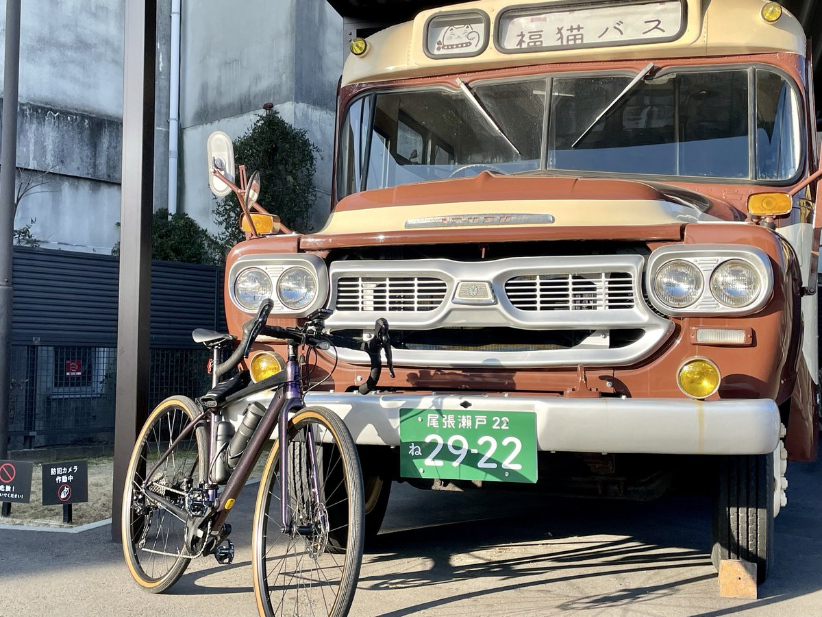 tomatti0806's tweet photo. 今週もゆるゆるゆるポタ🚵‍♀️
ねこバス🐈
藤井聡太くん地元のノスタルジーな商店街✨
スムーズに回せ無いけど個性って事で（笑）
#cannondele #topstone #グラベルバイク #カミハギサイクル緑店 #ゆるポタ
@CannondaleJapan 
@kamihagi_cycle https://t.co/M4JTFELIif