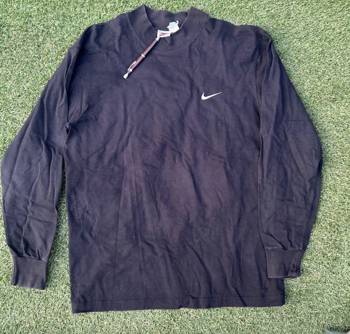 90年代あたりの白タグNIKEのロンTが3,000円 夏のショーツにロンTは重宝