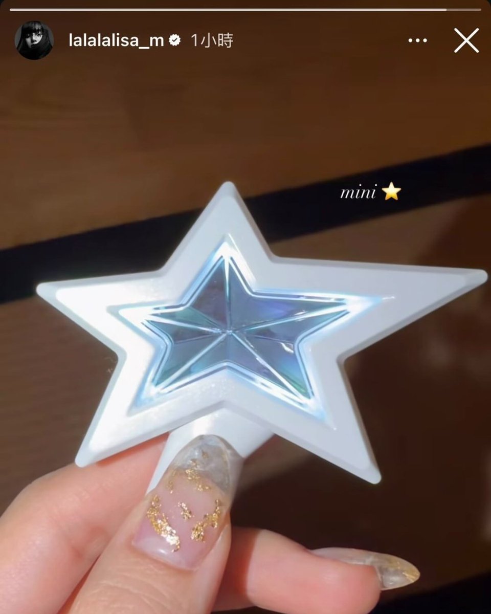 PRE ORDER LISA OFFICIAL LIGHTSTICK KEYRING PHP1,490 Pay half to