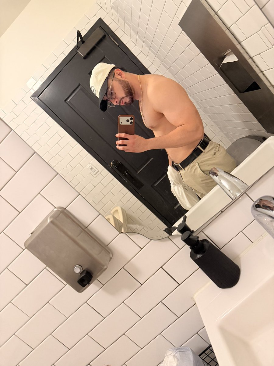 gerardosotop's tweet photo. Jornada de trabajo terminada 🥵#sexymen #fyp https://t.co/sXX9RV8YDe