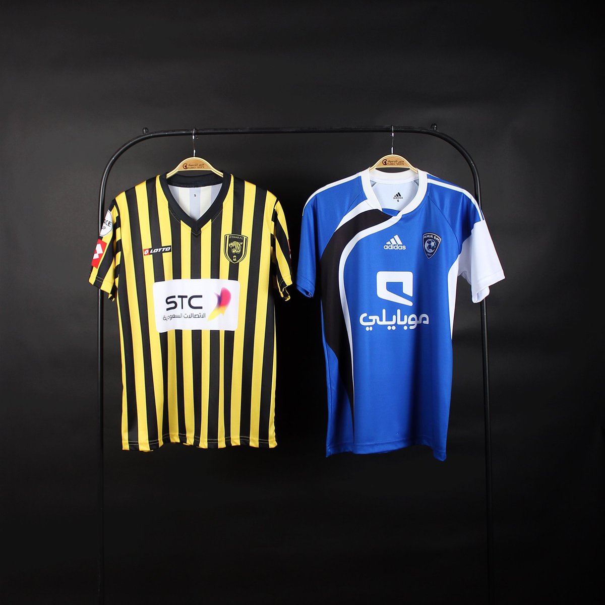 يوم الكلاسيكو المُنتظر 🤩⏳
• توقعاتكم لمباراة الكلاسيكو بين  ⬇️ ؟
#الهلال 💙 #الاتحاد 💛 

-ولطلب تيشيرتات الفريقين متوفرة هنا ⬇️
classect.com

كود خصم اضافي #A1