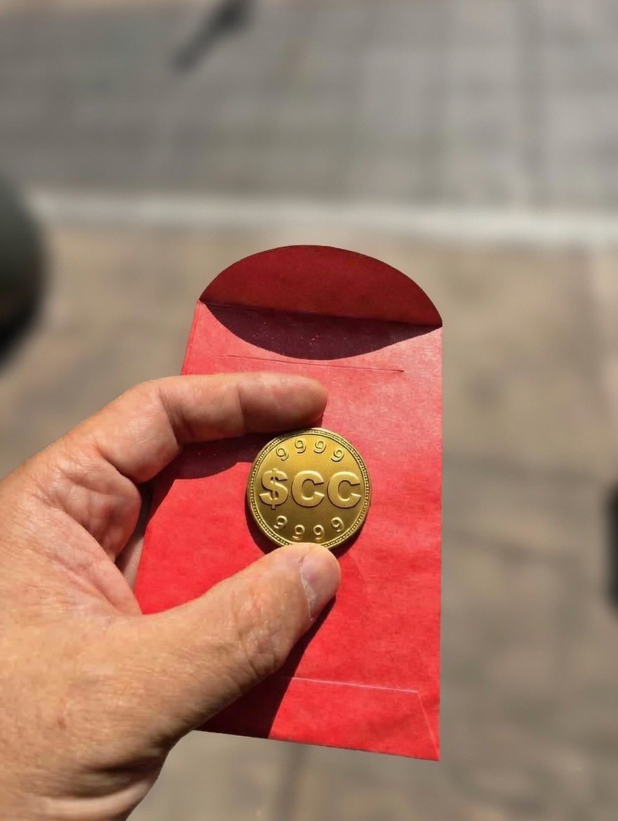 Lunar New Year Day 5 — welcoming the God of Wealth!  

GoW just dropped me a big CC red envelope 🧧💰