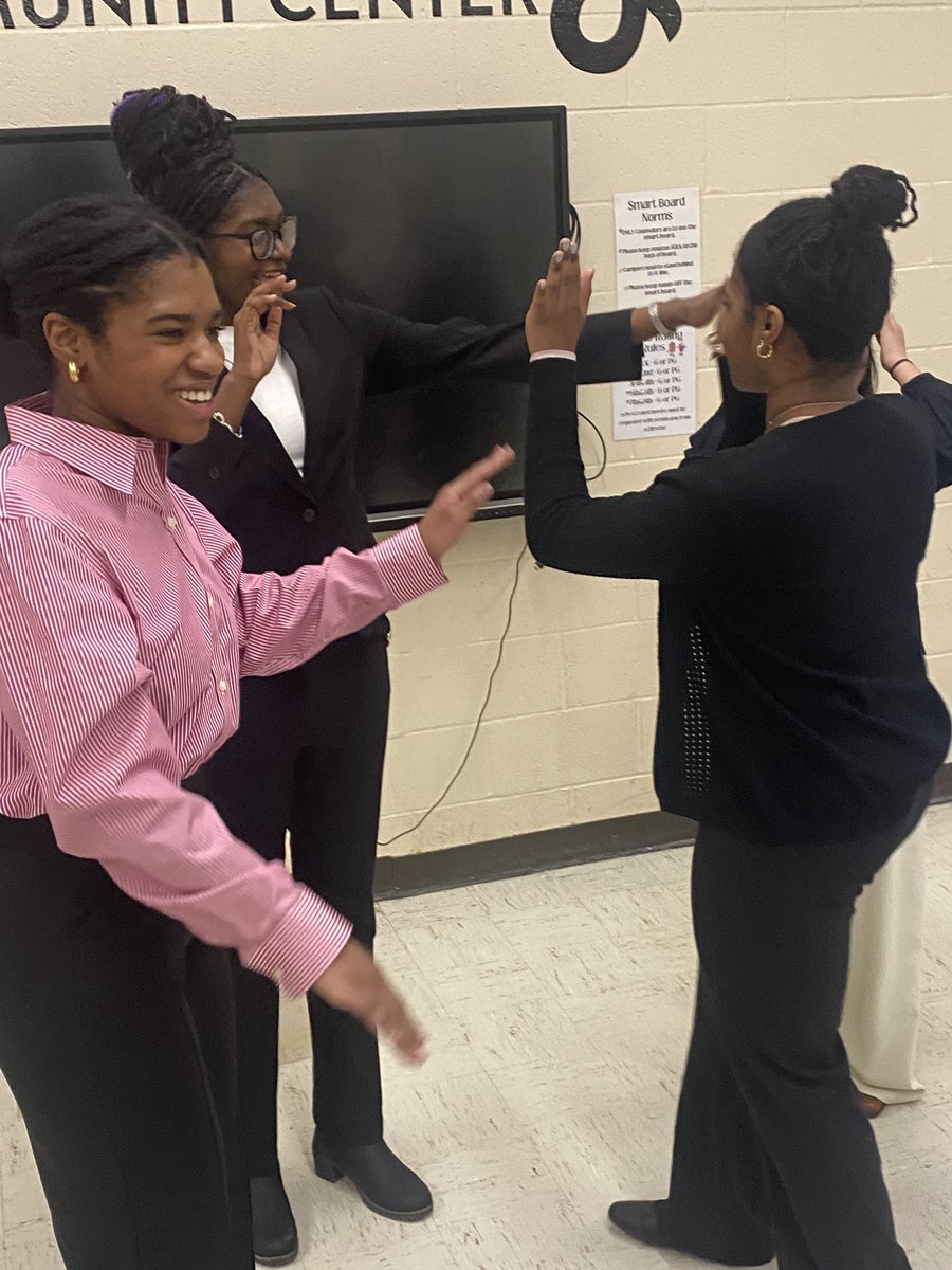 Elizabeth Bourjaili tweet media