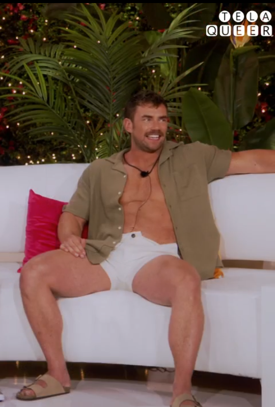 Esse snatch game foi ruim oh, a parte mais interessante foram as coxas do Zane