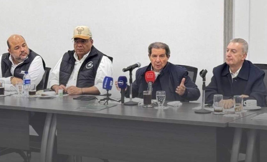 CostaNoticiasTV's tweet photo. Federación Colombiana de Ganaderos alerta por incrementos de hasta 1000 % en avalúos rurales y pide reunión urgente con el IGAC https://t.co/aIydmVstUG @Fedegan @jflafaurie @lacoutu https://t.co/FOTnQvANP4