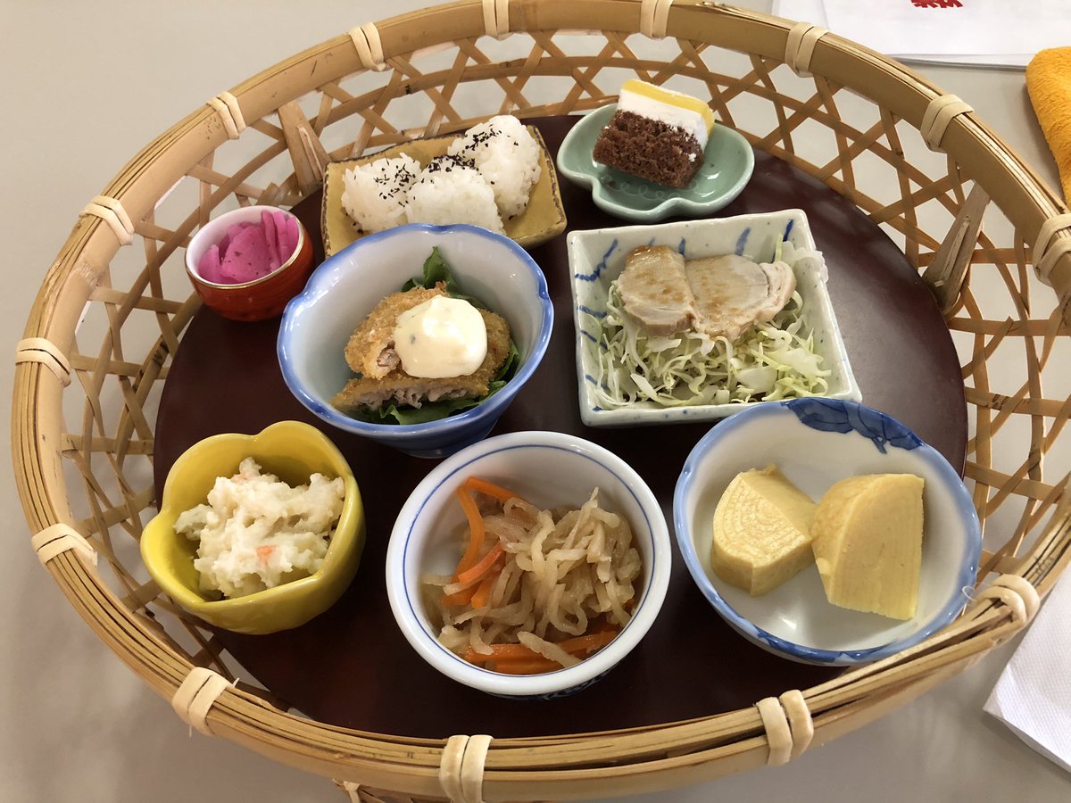 ごろにゃん tweet media