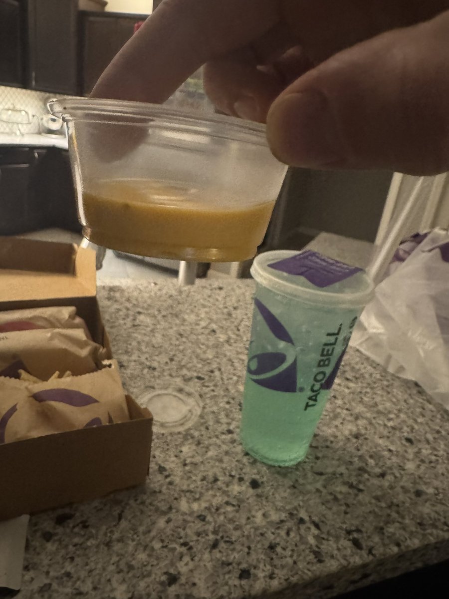 LukeLechner1's tweet photo. @tacobell this is bullshit https://t.co/r0BHhvZc03