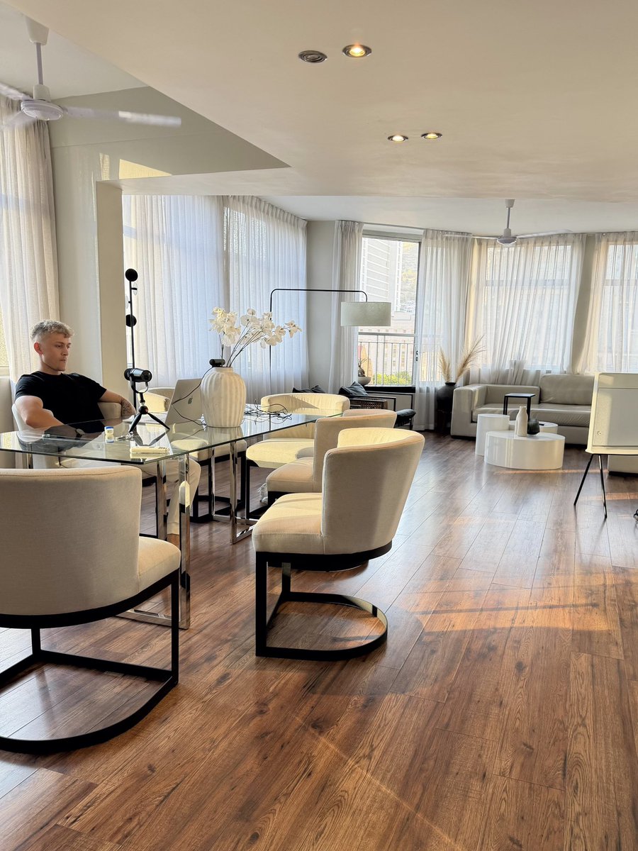 Juan Bezuidenhout tweet media