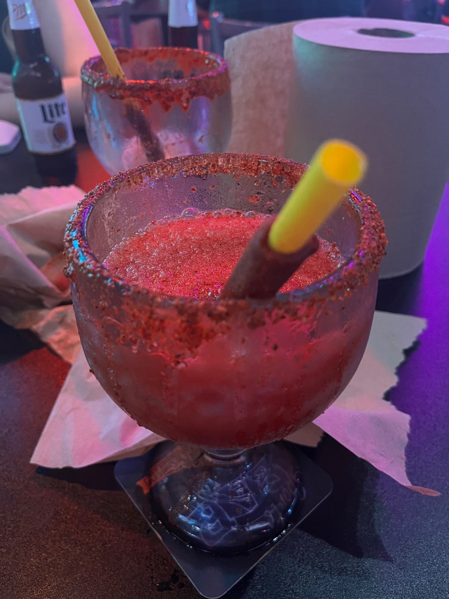 TxbeachRn's tweet image. Strawberry 🍓? 🥴 #Tequila #margarita #FridayVibes 💃🏻🎉🪩
