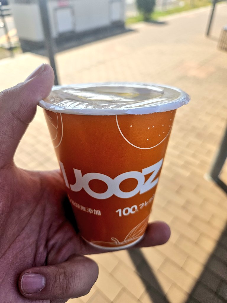 最近よく見かけるオレンジなやつを買ってみた。うまいなこれ。