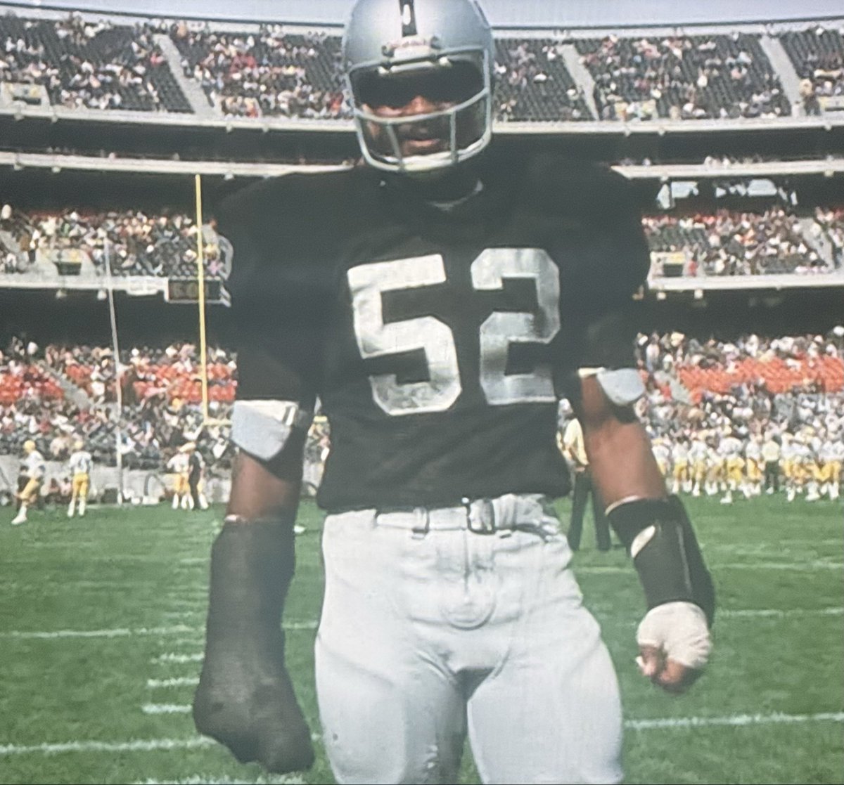 etsch11's tweet photo. A great example of a super illegal 70s Raiders pad. Floyd Rice, 1976 https://t.co/oBx2arYJYb