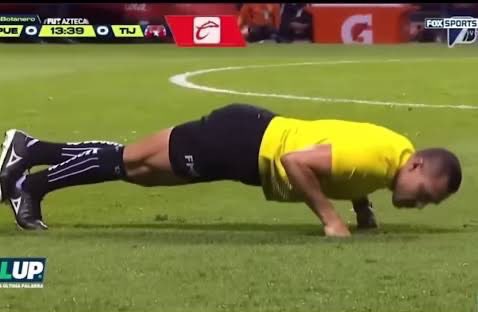 Hiciste todo lo posible para ganar. Anulaste un gol en contra y la expulsión la habías juzgado como amarilla. Pero te entiendo, es difícil cuando no ayudan.

Será para la próxima, mi muchacho.