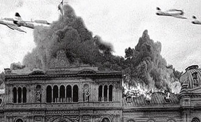 Hace 70 años bombardearon la Plaza de Mayo para derrocar a Perón, lo proscribieron, fusilaron y desaparecieron peronistas.

Creer que un títere roñoso, la chorra de la hermana y trolls de tw van a lograr lo que no pudieron ni dictaduras es más delirante que hablar con Conan.