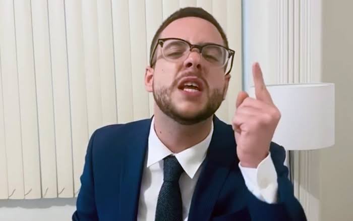 Yo soy el que debía estar embarazado, ¡yo! ¡Lo he intentado una y otra vez pero seguiré en la lucha!