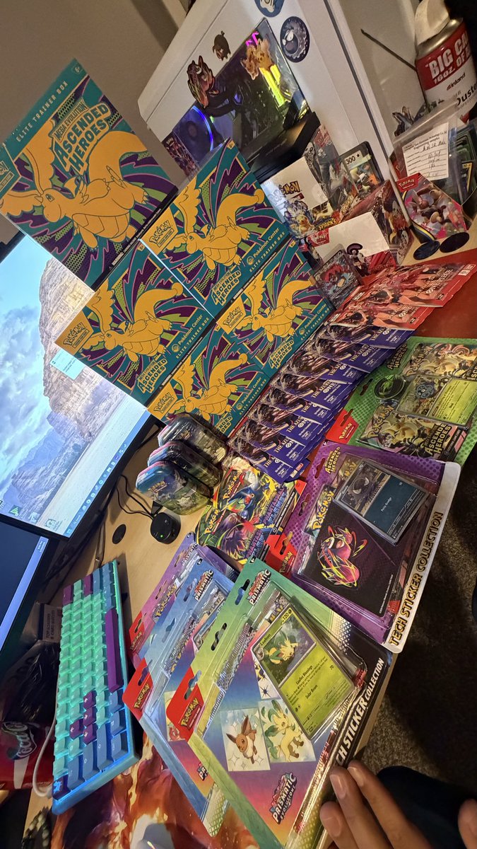 LayZboyChino's tweet photo. Today went crazy 😍😍 #pokemon #AscendedHeroes https://t.co/TEFVpRSlG3