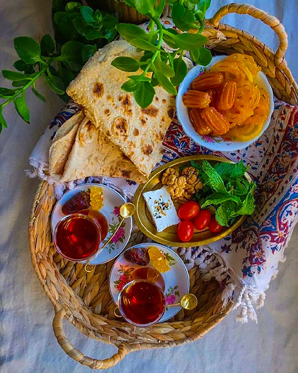 fatemehrad1637's tweet photo. بهترین دعایی که موقع افطار به ذهن و زبانتون میاد چیه؟
#جشن_رمضان
#ماه_لبخند https://t.co/1xFqrQihLD