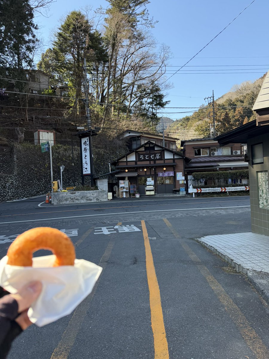 ドーナツとちとせ屋
どっちにピント合わせればいいんだ