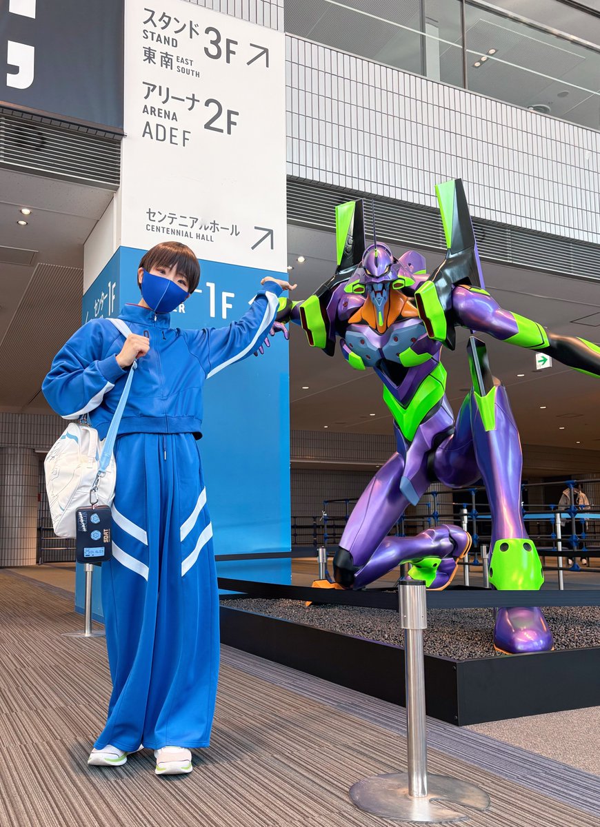 エヴァフェス来たよ！！！
さっそく初号機のお出迎え💜💚

1人でさみしくしてるのでまたよければ話しかけてください☺️ちなみに今は物販待ちで1000人くらい並んでるとこにいます！
購入後は展示エリアいきます＾＾

現地の方も配信の方も一緒に楽しみましょう‼️