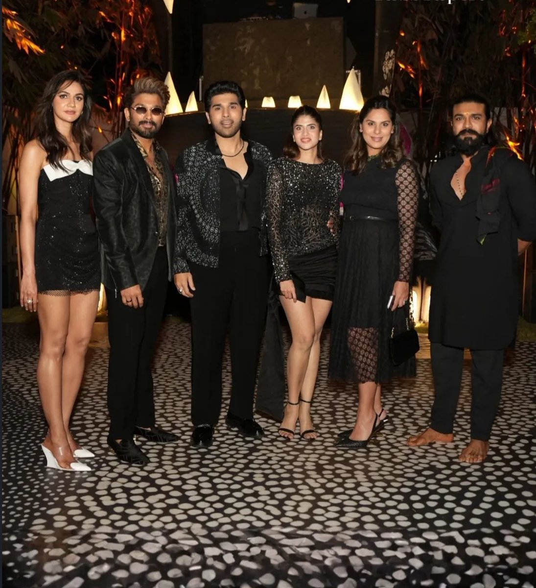 telugufilmnagar's tweet photo. PIC OF THE DAY 🤩

Mega Power Star #RamCharan &amp; #Upasana grace the pre-wedding celebrations of #AlluSirish, hosted by Icon Star #AlluArjun 🖤🖤

#TeluguFilmNagar https://t.co/mIOqQEhhYY