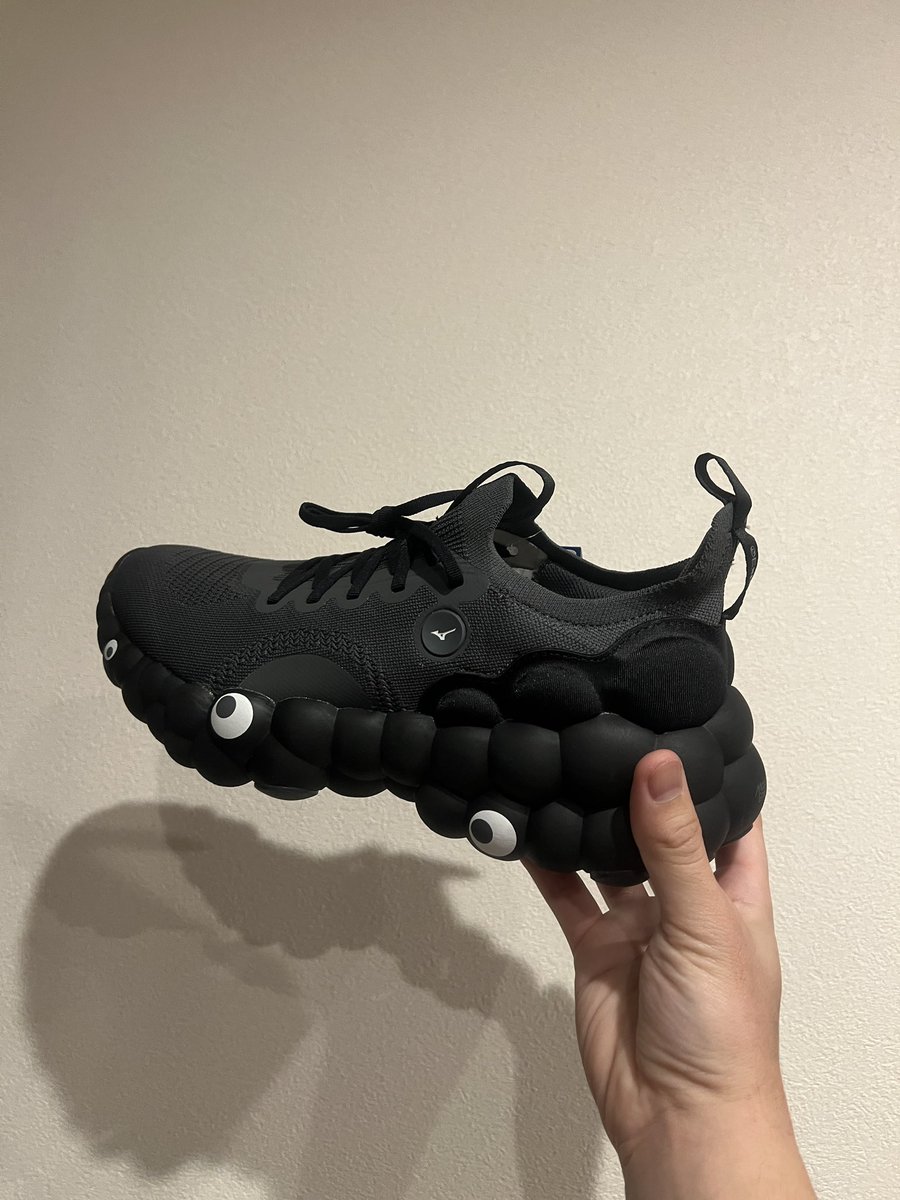 ミャクミャクの靴届いた。
左右でインナーの柄が違っててめっちゃ可愛い…