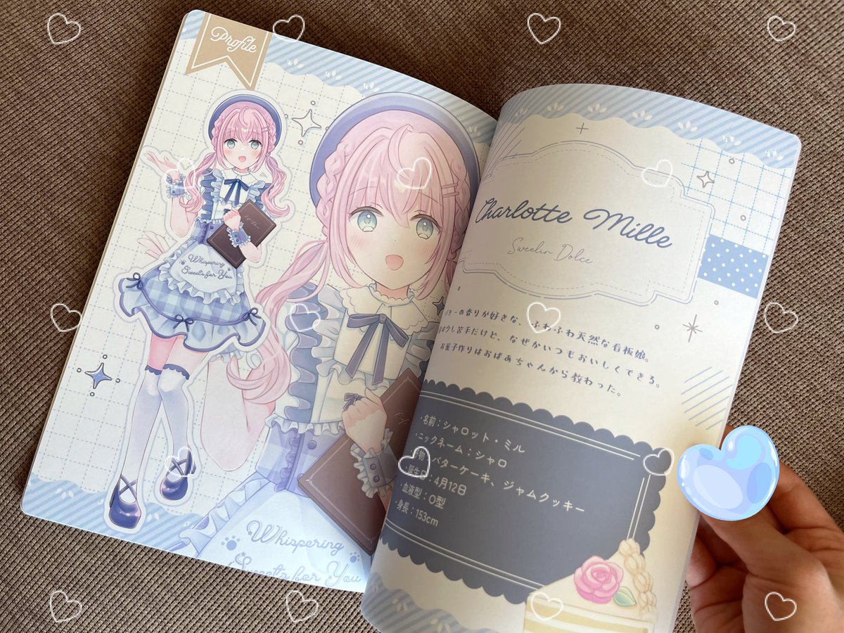 #COMITIA155
無事、すべてのグッズが届きました…！
よかったぁ…🥹✨

ずっと憧れていたイラスト本、ついに形にできて本当にうれしいです！

16Pは思っていたよりボリュームがある…！角丸加工＆表紙はゴールドにきらっと光る紙にしました🌟