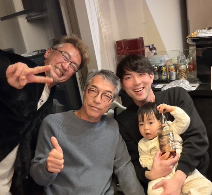 kasashou11's tweet photo. 両家両親が笠井🏠に集合🍺

美味しかった🤤🍣🥃

#八海醸造 #魚沼8年 #ライスウイスキー https://t.co/wGwdvzhnnQ