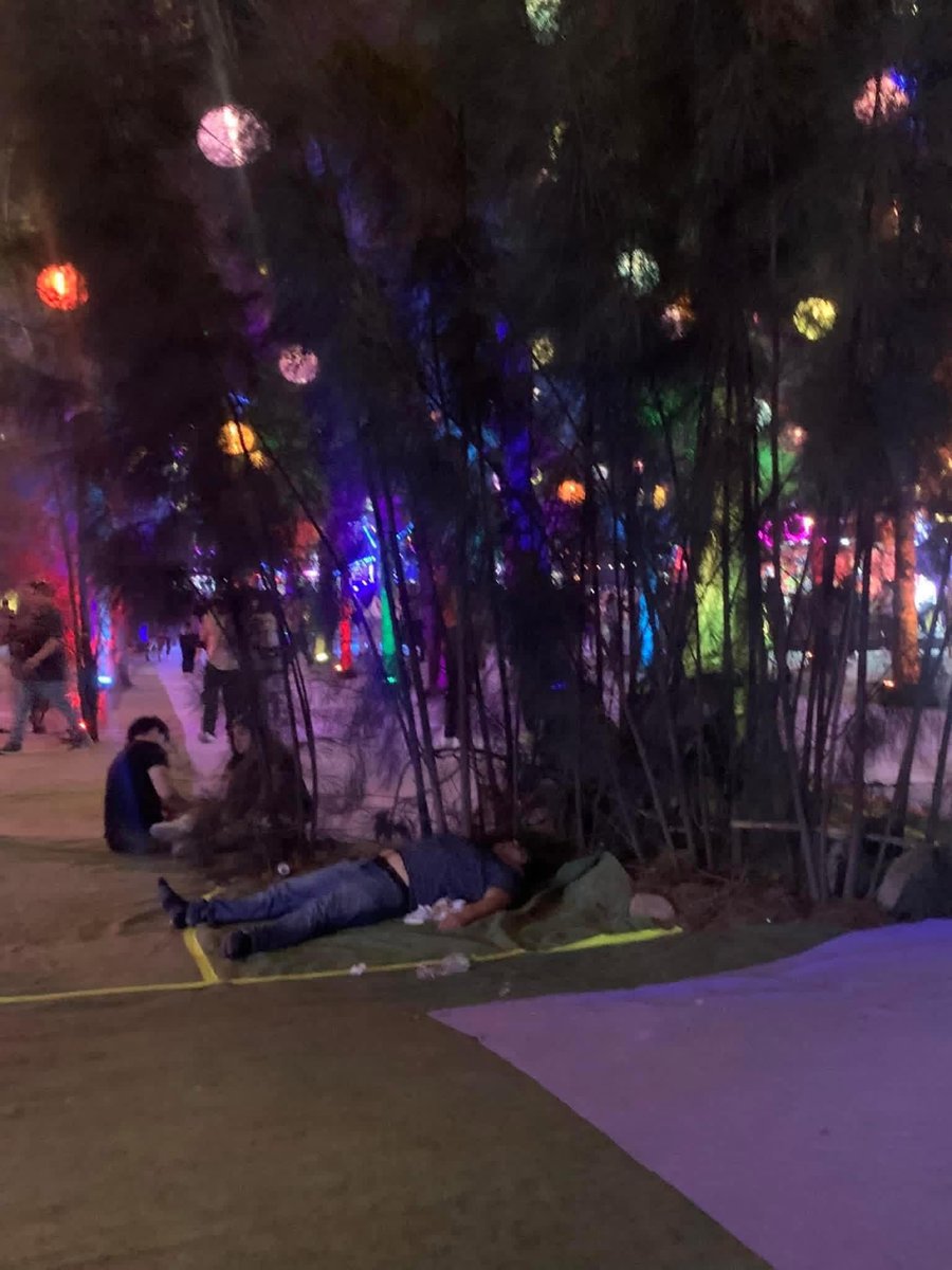 Indie5051's tweet image. Yo chngue y chngue que vayamos al EDC 

Yo en el EDC: