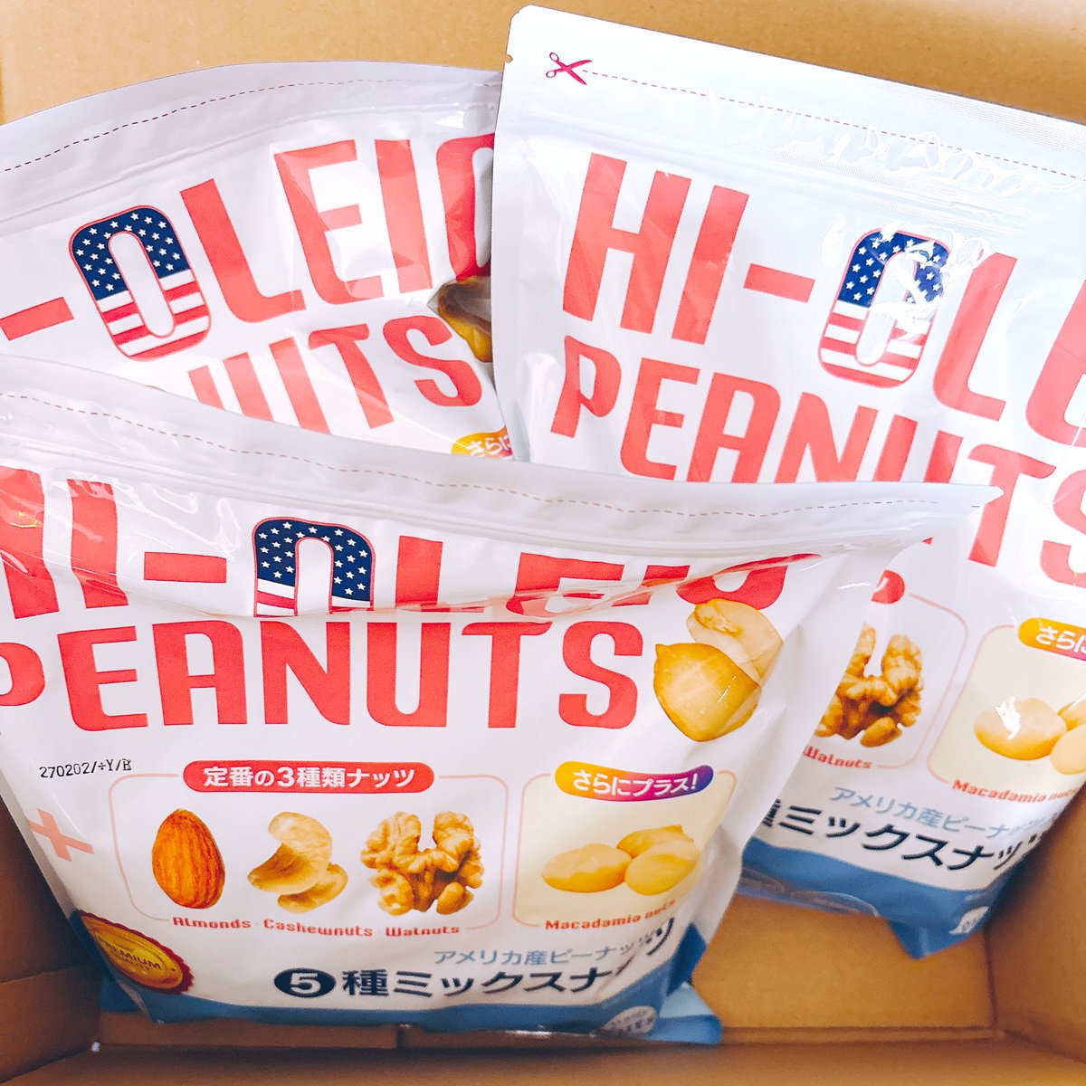 resetbuttonYKMZ's tweet photo. 🥜#DailyNutsandFruits🥜

ナッツ！！！！！🥜
買いだめ！！！！！📦
去年からどハマりしたもののひとつ☝🏻
最近はお昼ごはんをナッツに
置き換えることが多いです( '༥' )👍🏻

🥜#5種ミックスナッツ🥜 https://t.co/BKkQoXkizT
