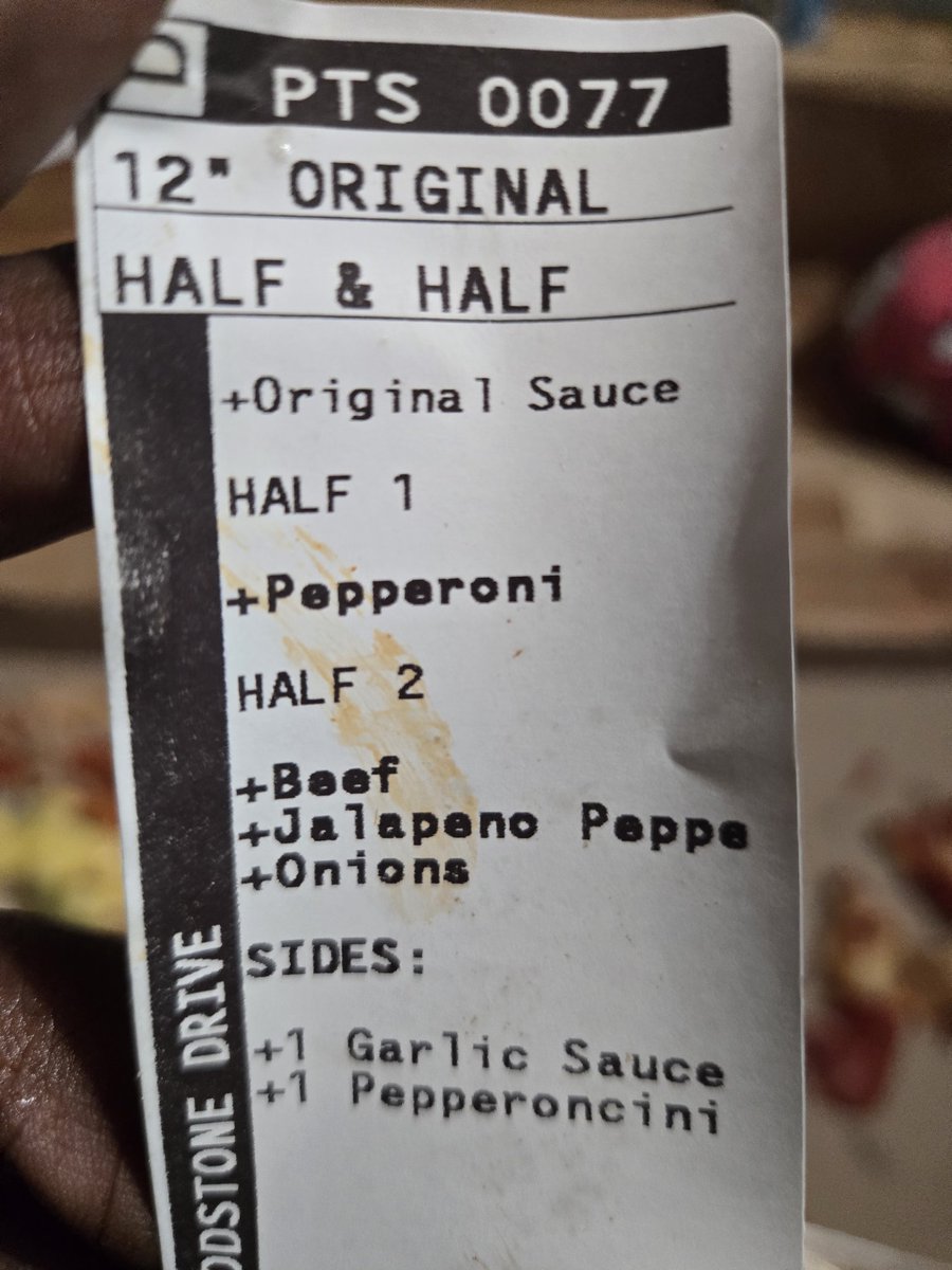 RossSTLBoss's tweet photo. @PapaJohns @SHAQ please explain this to me. Is this a 12 inch original because this is not what I expected. https://t.co/1b58ka63Az