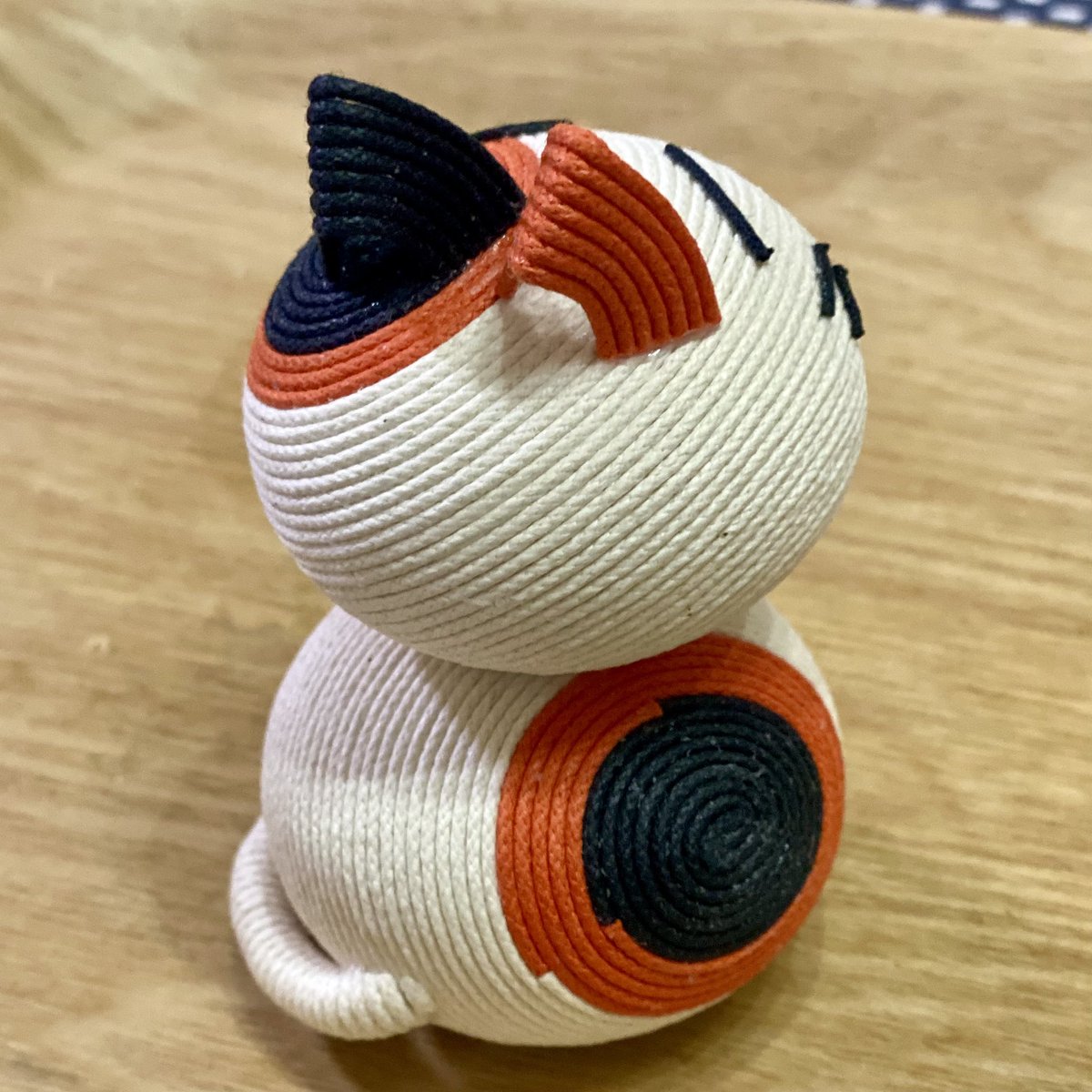 にゃんこの日に出展ないのですが、
デッカいの完成記念の集合写真です。