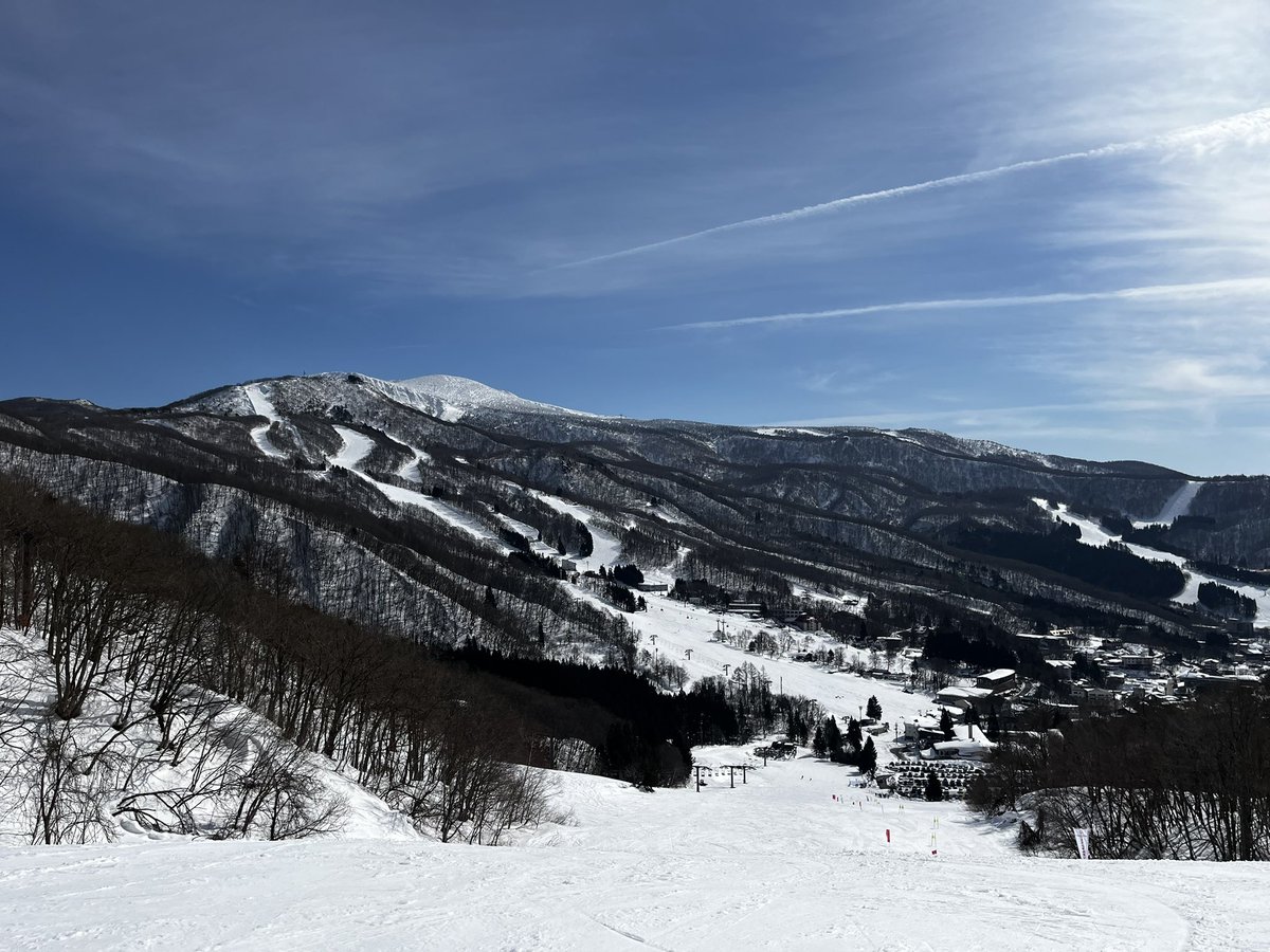 inouekzyk's tweet photo. 久々のフリー滑走！
快晴の 蔵王温泉スキー場 へ。

身体はブランク明けですが、サブバーンでコブに挑戦中。
やっぱり蔵王は最高です！

#蔵王温泉スキー場 #蔵王 #スキー #コブ #快晴 #リフレッシュ https://t.co/QRUcM7pUs2