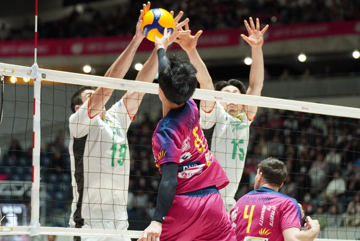 Mr_ee14's tweet photo. ネット際の攻防

#東京グレートベアーズ
#柳田将洋 選手 https://t.co/HdB4NBAjVj