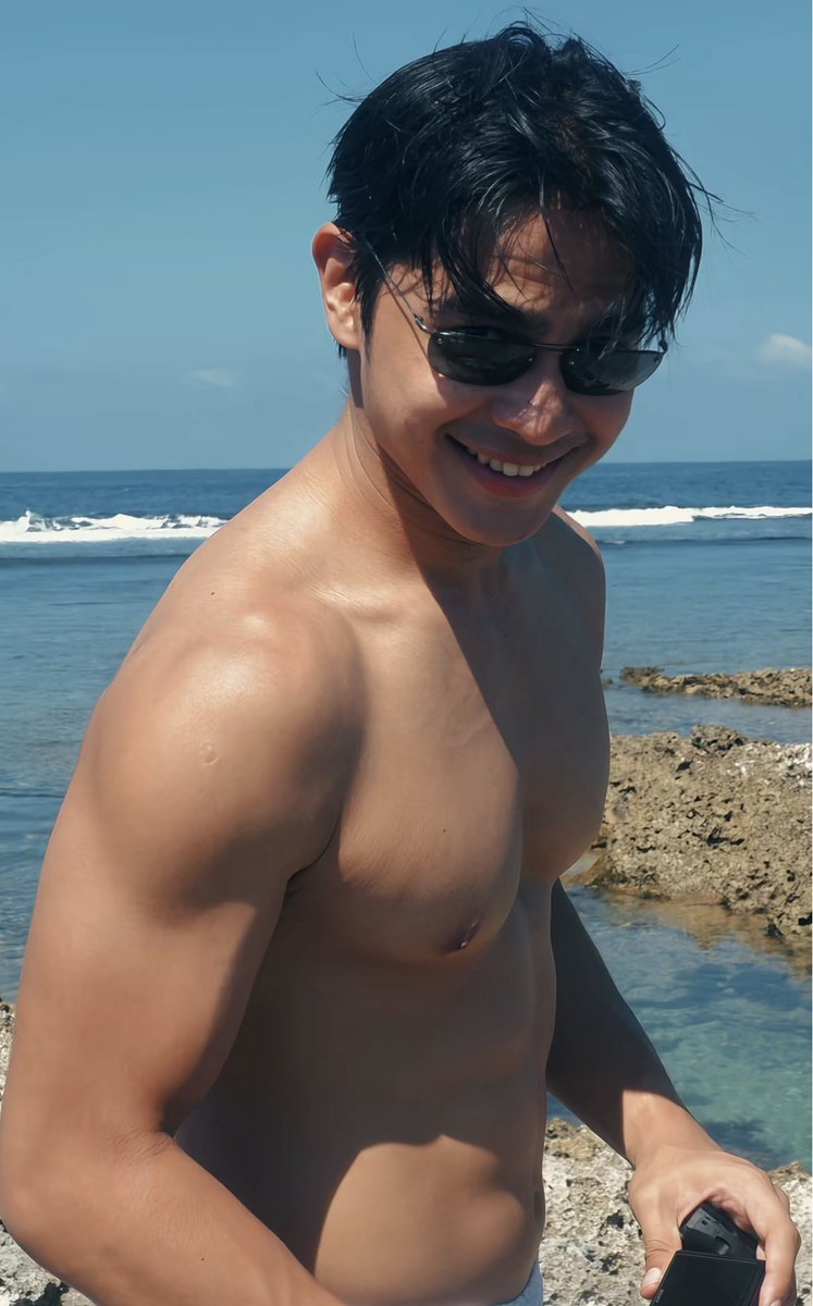 dailyhotdudes's tweet photo. Elyson De Dios 
💪 https://t.co/mDHsbjr993